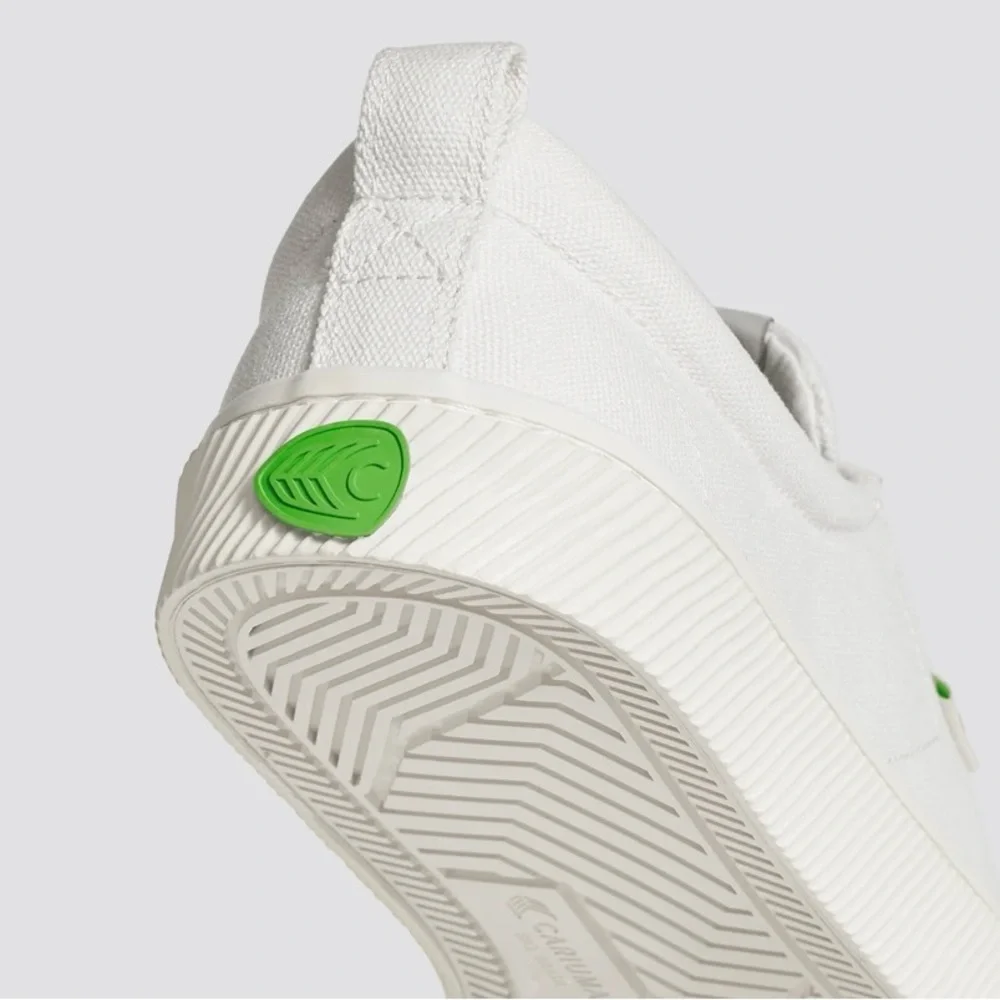 Cariuma OCA‎ Low Off-White Canvas Sneaker
